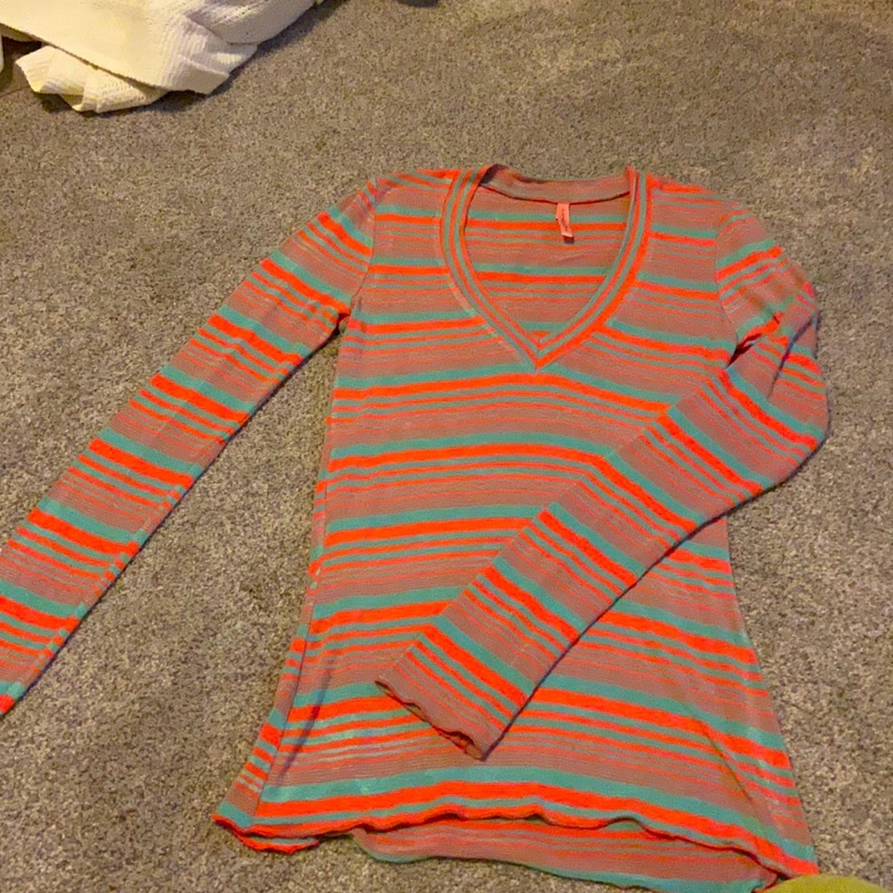🔥3/$15 Eight sixty lng-slv green/grey+peach stripe v-neck